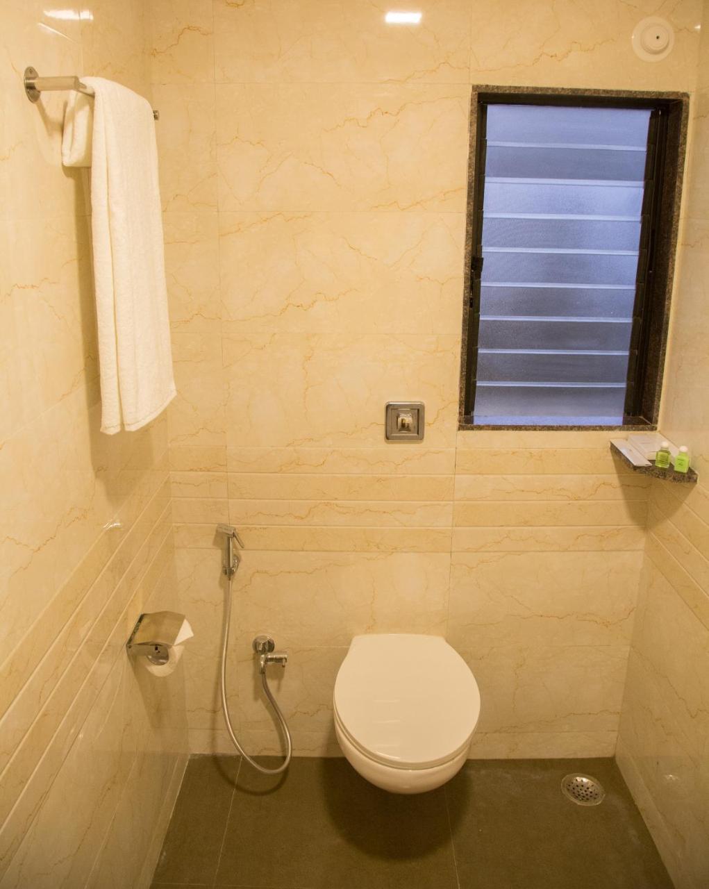 Hotel Nirvana Алибаг Екстериор снимка