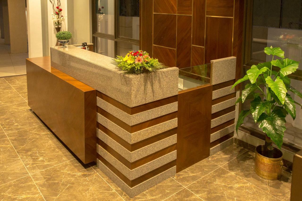 Hotel Nirvana Алибаг Екстериор снимка